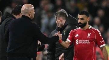 أرني سلوت يدافع عن محمد صلاح بعد انتقادات تراجع مستواه مع ليفربول